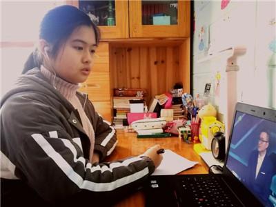 何笑言.jpg 何笑言.jpg