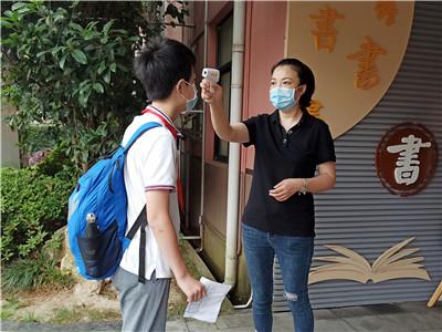 20.6.12.初一3班张怡苓妈妈陶洁敏2.jpg 20.6.12.初一3班张怡苓妈妈陶洁敏2.jpg