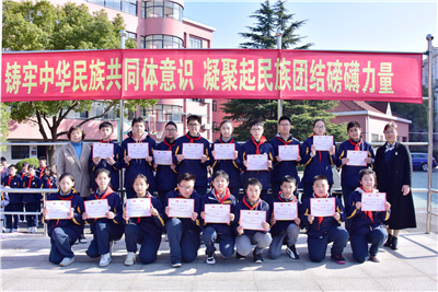 颁奖 (2).jpg 颁奖 (2).jpg