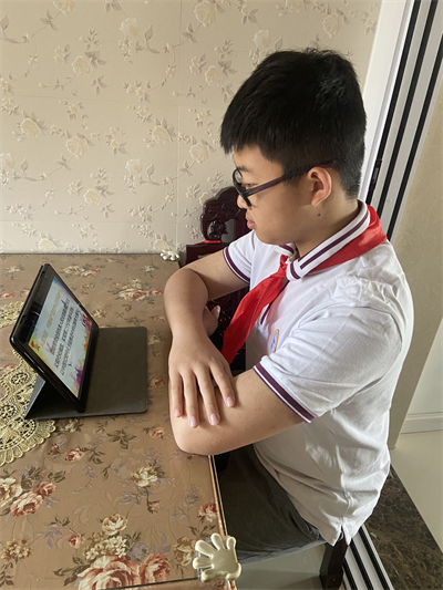 初一2班 赵亦峻.jpg 初一2班 赵亦峻.jpg
