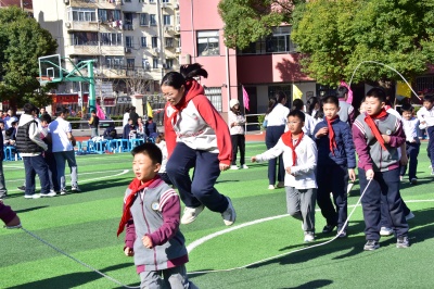 跳长绳 (2).JPG