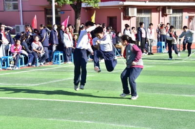 学生齐心协力 (1).JPG