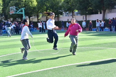 学生齐心协力 (3).JPG