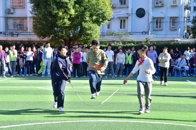 学生齐心协力 (5).JPG