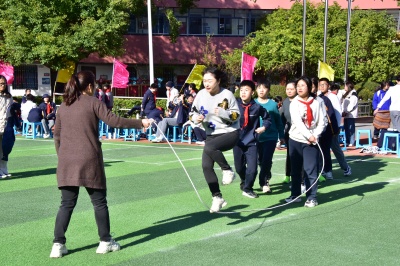 教师跳长绳 (2).JPG