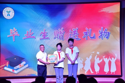 送礼物2.JPG