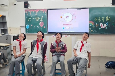 初一2班(1).jpg